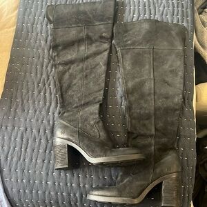 Borne - over the knee chunky boot - size 9.5
